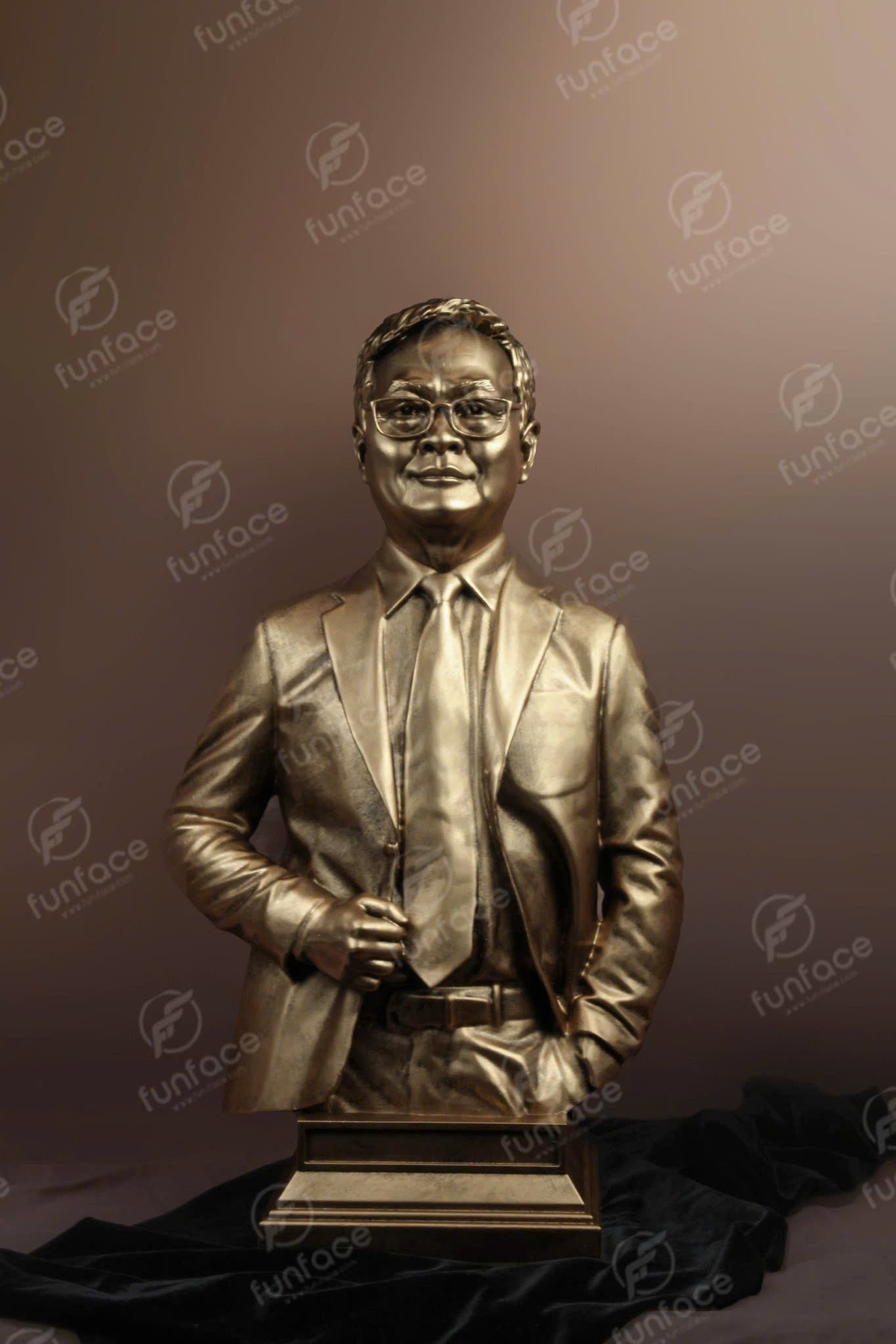 Personalized Bust Statue - The Perfect Gift for Bosses, Partners, and Loved Ones