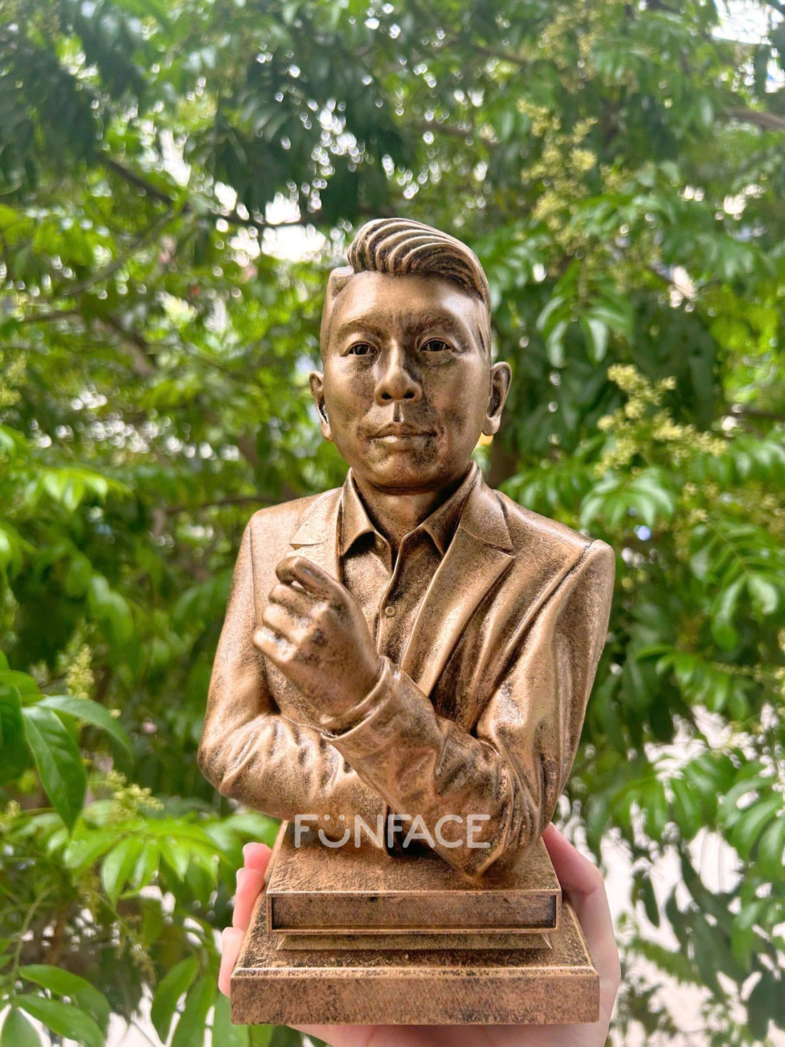 The Art of Corporate Recognition with Commemorative Busts